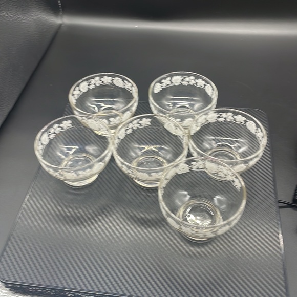 Dessert / Custard Cups, White Enamel Leaves & Flowers, Set of 6. Vintage - Picture 2 of 6